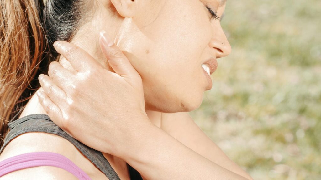 Understanding Neck Pain: When to See a Physiotherapist in Newmarket and Vaughan