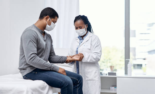 Naturopath in Vaughan discussing chronic pain management
