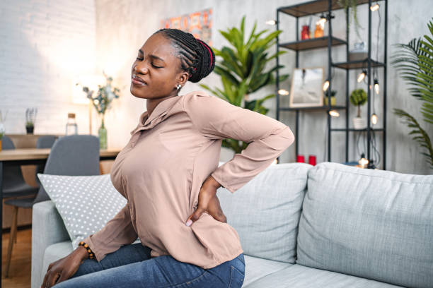 physiotherapist in Vaughan consulting a patient with lower back pain for relief