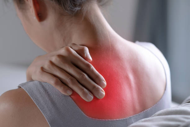 naturopathic doctor in Vaughan discussing fibromyalgia treatment options with a patient