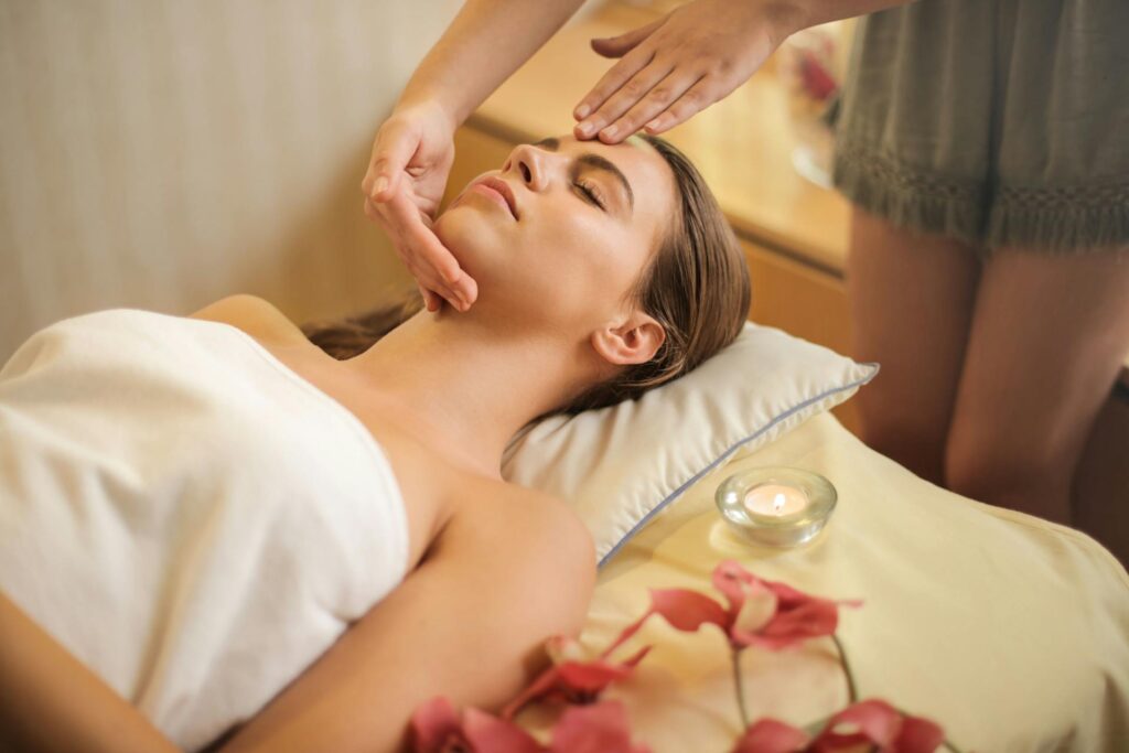 A client receiving Aromatherapy massage therapy in Vaughan clinic for relaxation