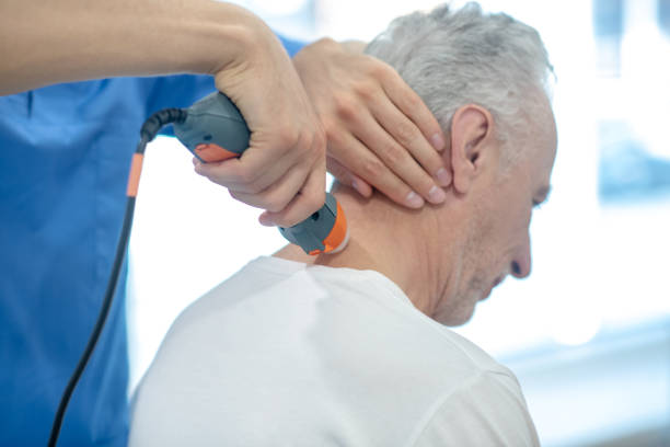 Chiropractor in Vaughan applying ultrasound therapy to a patient’s neck during a pain relief session.