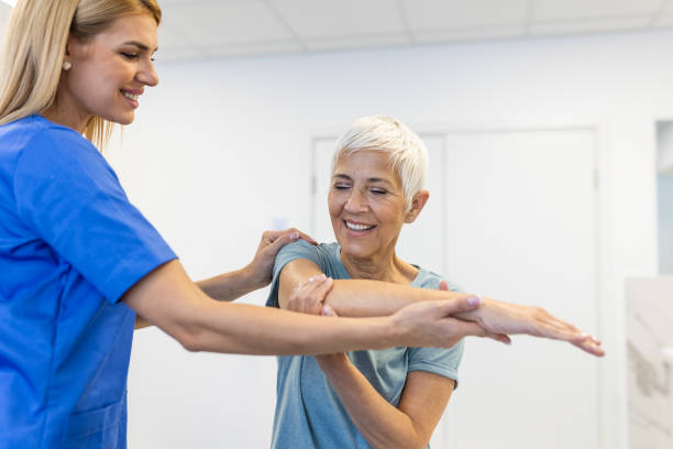 Chiropractor in Newmarket providing elbow pain treatment