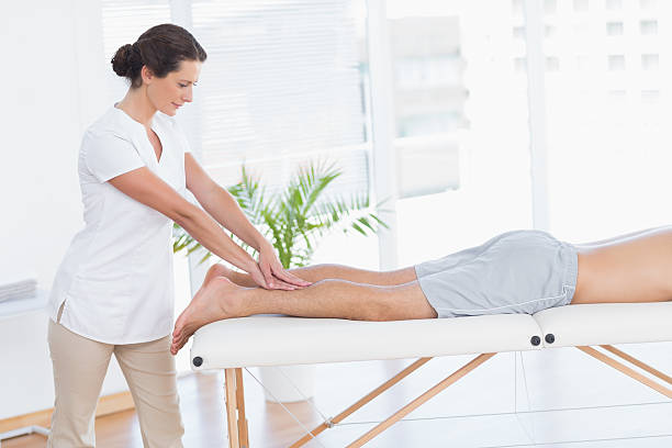 Registered massage therapist in Vaughan providing tendonitis relief treatment.