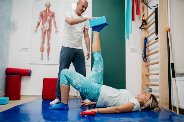 Physiotherapist in Vaughan guiding a patient through gentle pelvic exercises
