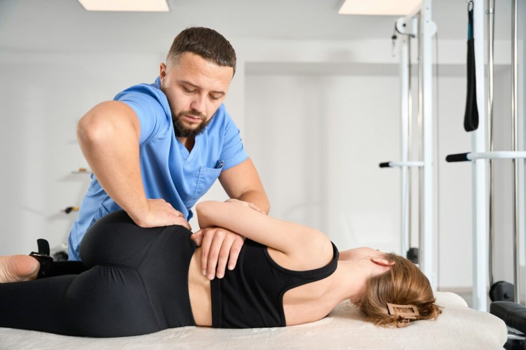 chiropractor-in-vaughan-working-on-young-woman-spine