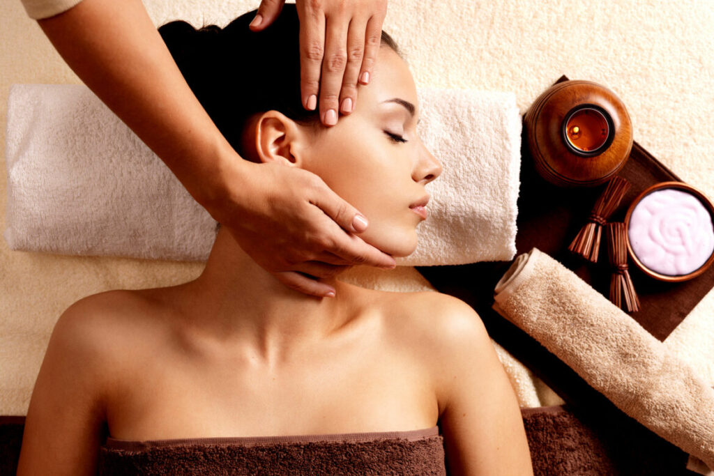 A therapist performing customized massage therapy in Vaughan at PhysioChiroWellness
